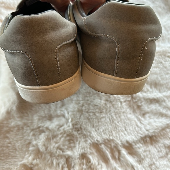 Steve Madden slip ons - Picture 5 of 6